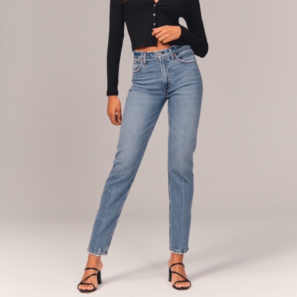 Abercrombie & Fitch The Mom High Rise Jeans